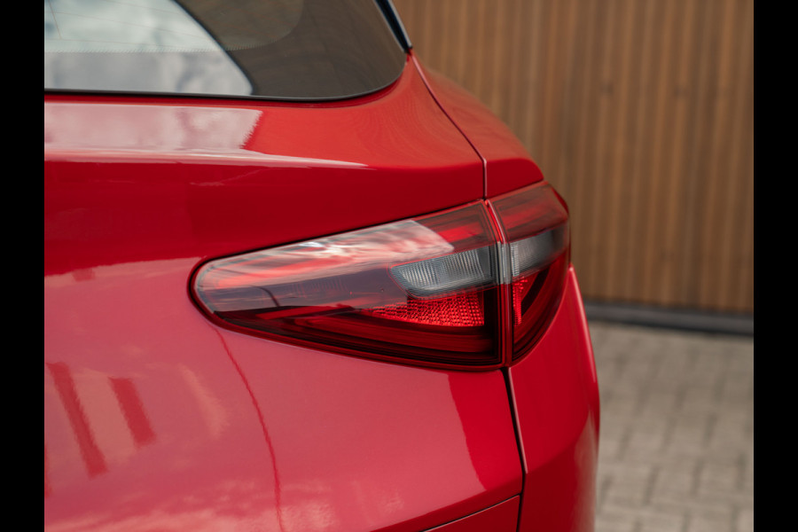 Alfa Romeo Stelvio 2.9 V6 AWD Quadrifoglio | Panoramadak | Rosso Competizione | Lederen dashboard