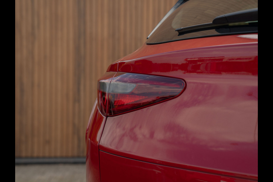 Alfa Romeo Stelvio 2.9 V6 AWD Quadrifoglio | Panoramadak | Rosso Competizione | Lederen dashboard