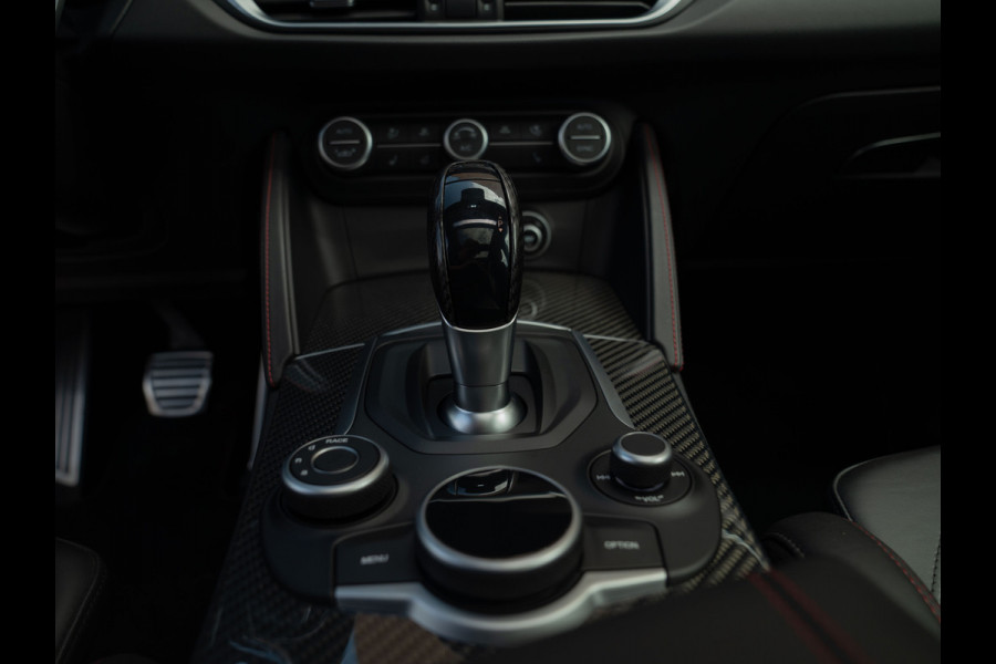 Alfa Romeo Stelvio 2.9 V6 AWD Quadrifoglio | Panoramadak | Rosso Competizione | Lederen dashboard