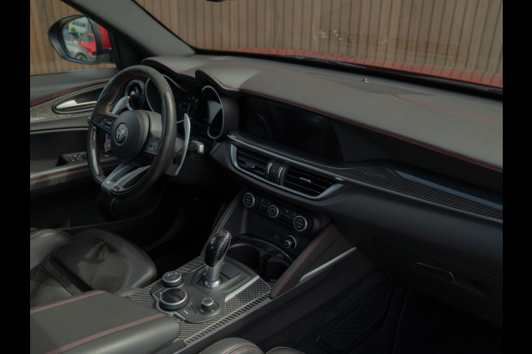 Alfa Romeo Stelvio 2.9 V6 AWD Quadrifoglio | Panoramadak | Rosso Competizione | Lederen dashboard