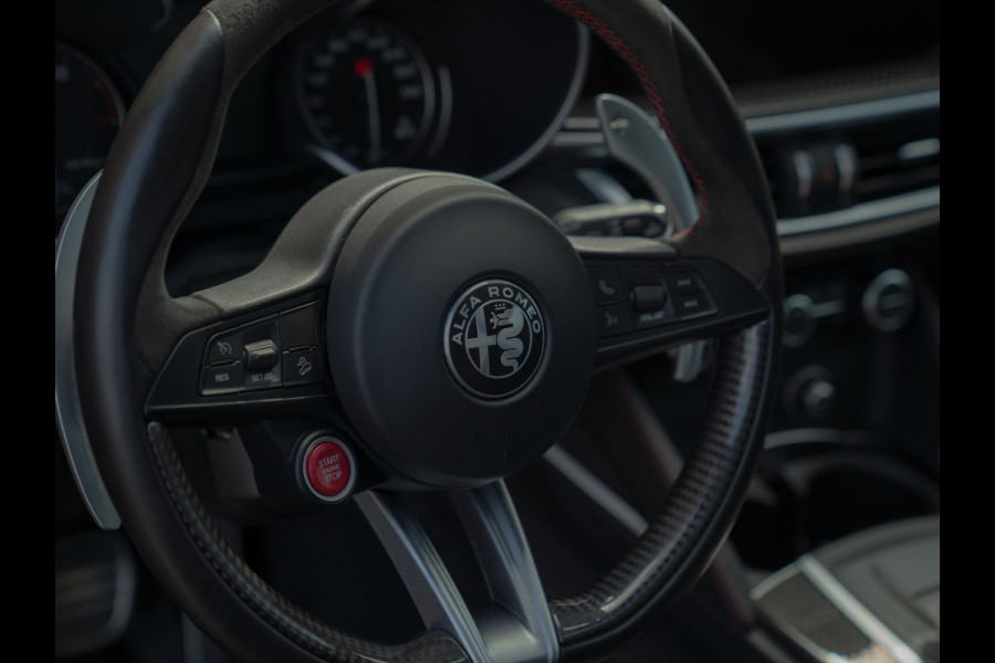 Alfa Romeo Stelvio 2.9 V6 AWD Quadrifoglio | Panoramadak | Rosso Competizione | Lederen dashboard