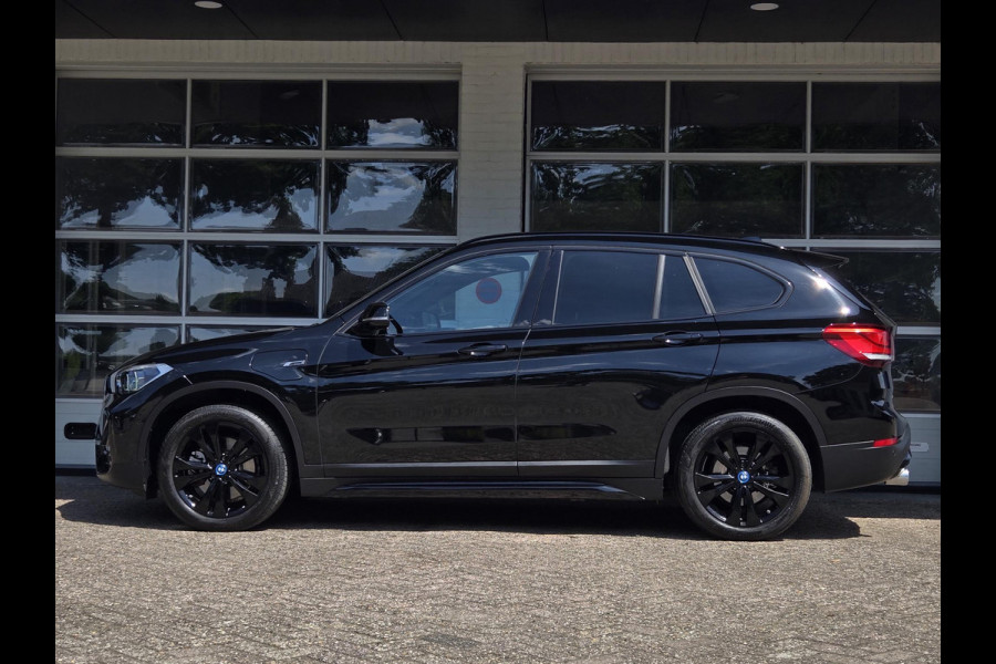 BMW X1 xDrive25e Sport Line | SPORTSTOELEN | LEDER | 18 INCH VELGEN |