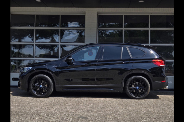 BMW X1 xDrive25e Sport Line | SPORTSTOELEN | LEDER | 18 INCH VELGEN |