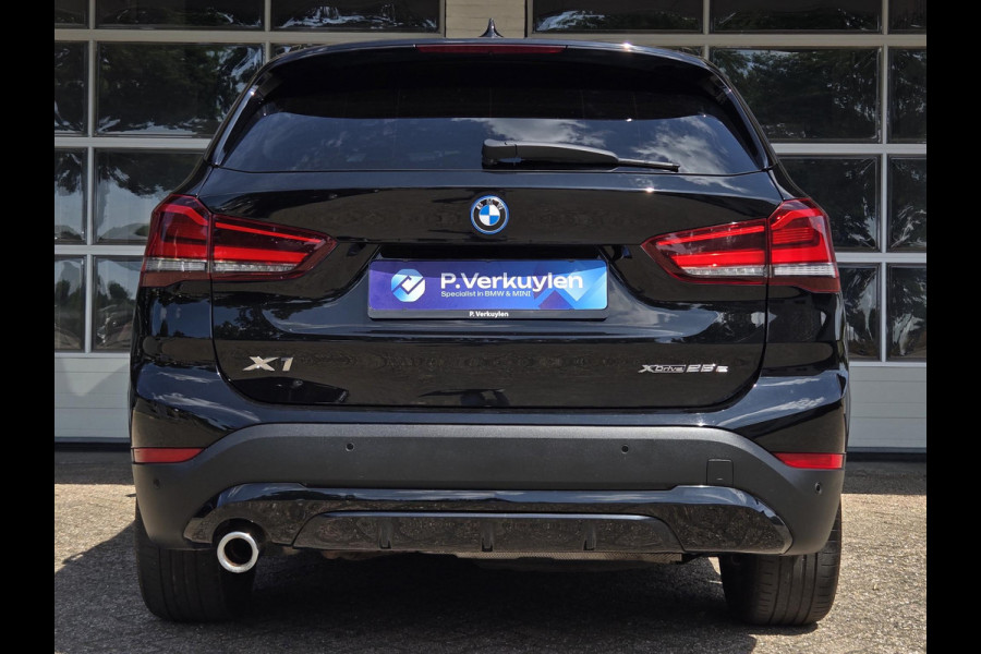 BMW X1 xDrive25e Sport Line | SPORTSTOELEN | LEDER | 18 INCH VELGEN |