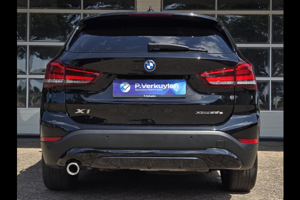BMW X1 xDrive25e Sport Line | SPORTSTOELEN | LEDER | 18 INCH VELGEN |