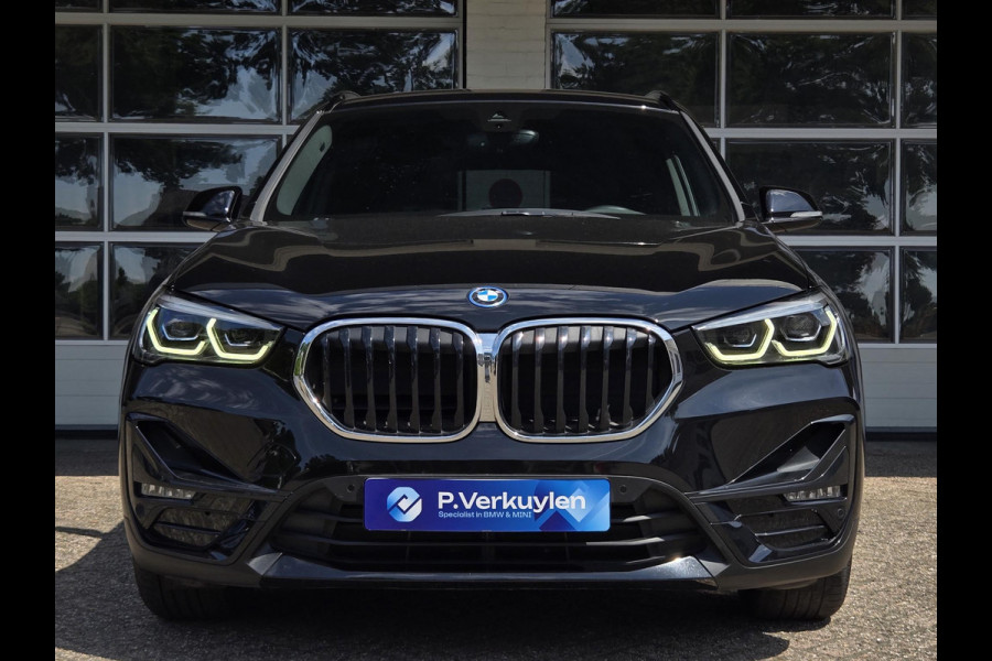 BMW X1 xDrive25e Sport Line | SPORTSTOELEN | LEDER | 18 INCH VELGEN |