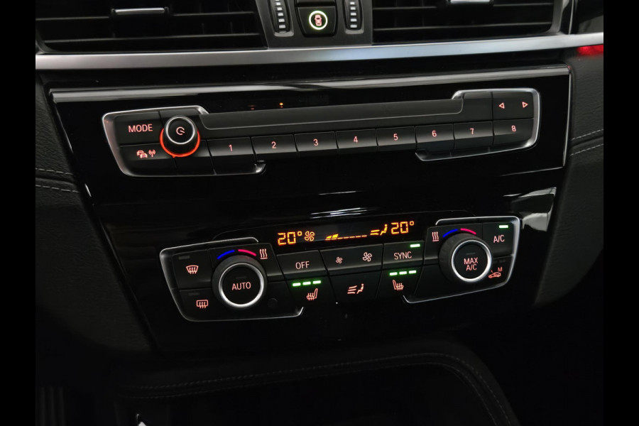BMW X1 xDrive25e Sport Line | SPORTSTOELEN | LEDER | 18 INCH VELGEN |