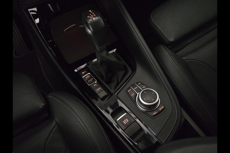 BMW X1 xDrive25e Sport Line | SPORTSTOELEN | LEDER | 18 INCH VELGEN |