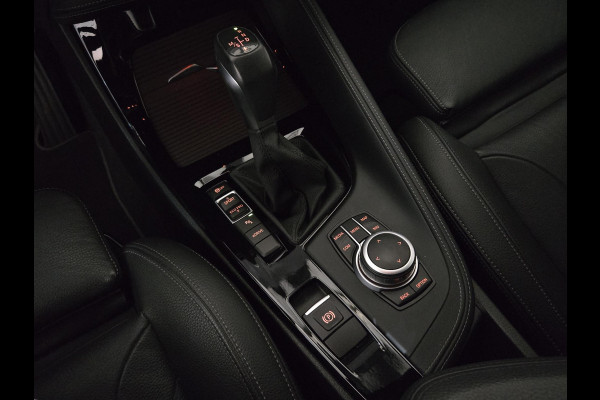 BMW X1 xDrive25e Sport Line | SPORTSTOELEN | LEDER | 18 INCH VELGEN |