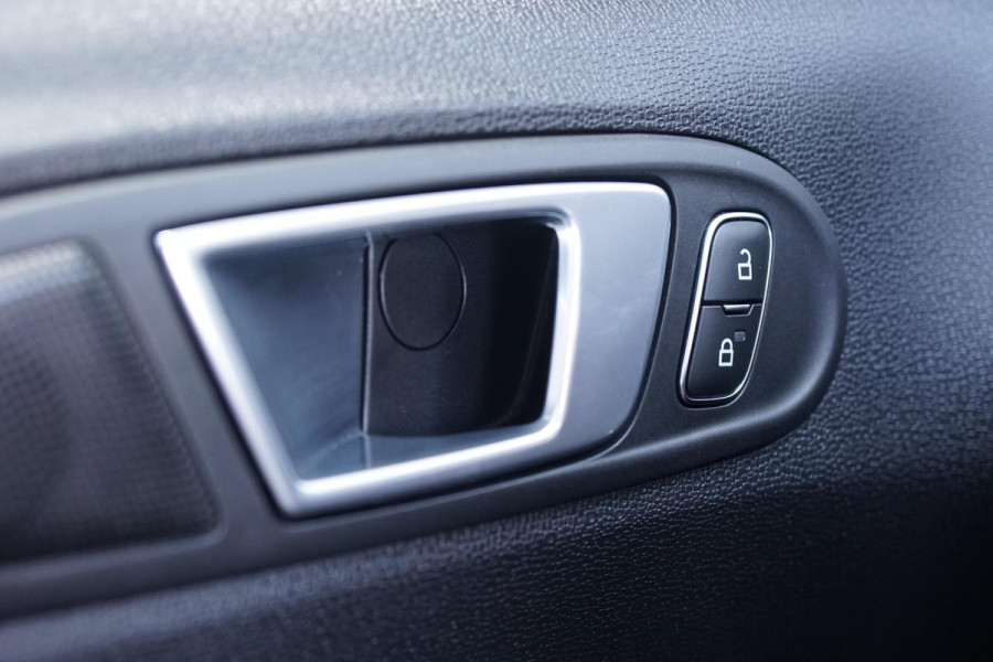 Ford EcoSport 1.0 EcoBoost ST-Line Black + APPLE CARPLAY / KEYLESS / SENSOREN / VOORRUITVERWARMING