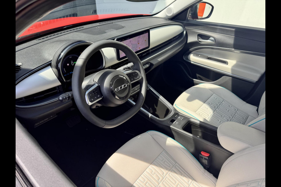 Fiat 600E La Prima 54 kWh | Lederen bekleding | Elektr. achterklep | Zeer compleet | Prijs is rijklaar
