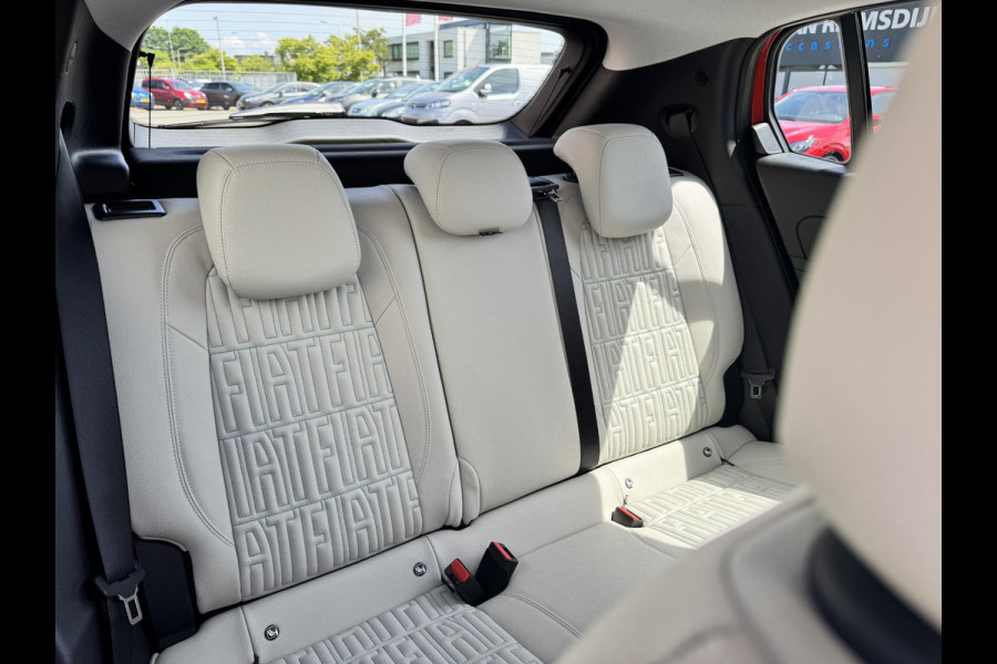 Fiat 600E La Prima 54 kWh | Lederen bekleding | Elektr. achterklep | Zeer compleet | Prijs is rijklaar