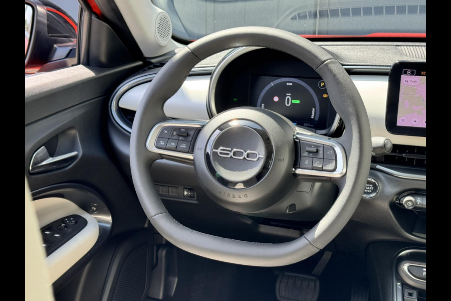 Fiat 600E La Prima 54 kWh | Lederen bekleding | Elektr. achterklep | Zeer compleet | Prijs is rijklaar