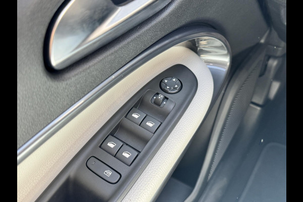 Fiat 600E La Prima 54 kWh | Lederen bekleding | Elektr. achterklep | Zeer compleet | Prijs is rijklaar