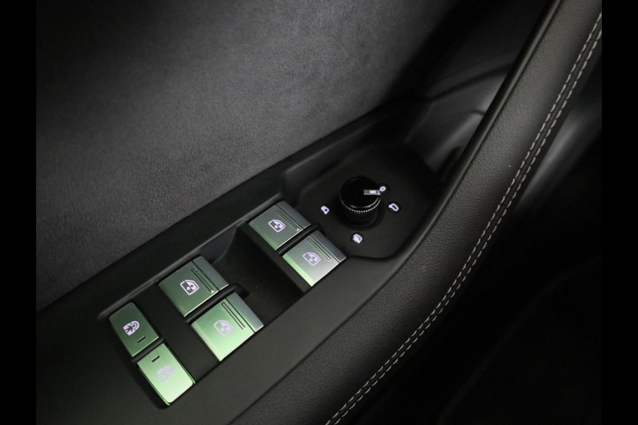 Audi A6 Avant 55 TFSI e quattro S edition Competition 367 pk S-tronic | Nappa leder | Navigatie | Panoramadak | Elektr. trekhaak | Parkeersensoren (Park assist) | Rondomzicht camera | S-Line |