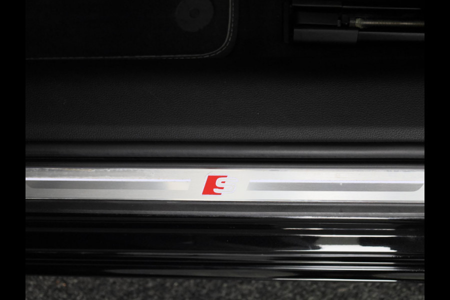 Audi A6 Avant 55 TFSI e quattro S edition Competition 367 pk S-tronic | Nappa leder | Navigatie | Panoramadak | Elektr. trekhaak | Parkeersensoren (Park assist) | Rondomzicht camera | S-Line |