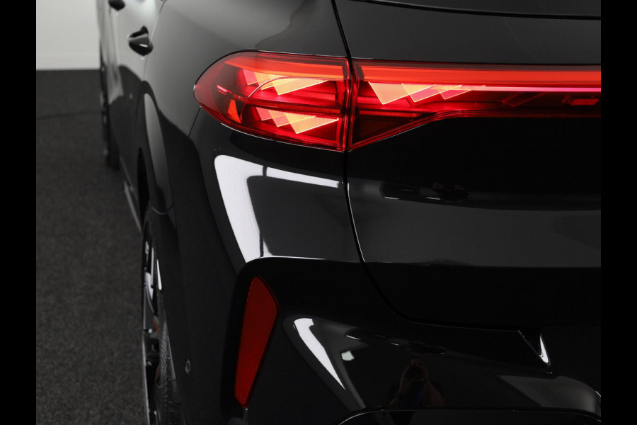 CUPRA Terramar 1.5 TSI e-Hybrid VZ Performance 272 pk Automaat (DSG) | Navigatie | Panoramadak | Parkeersensoren (Park assist) | Rondomzicht camera | Matrix LED koplampen | Lederen bekleding | Elektr. voorstoelen met geheugen |