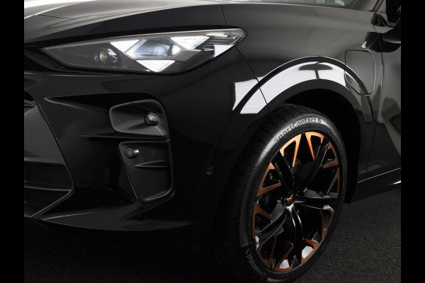 CUPRA Terramar 1.5 TSI e-Hybrid VZ Performance 272 pk Automaat (DSG) | Navigatie | Panoramadak | Parkeersensoren (Park assist) | Rondomzicht camera | Matrix LED koplampen | Lederen bekleding | Elektr. voorstoelen met geheugen |