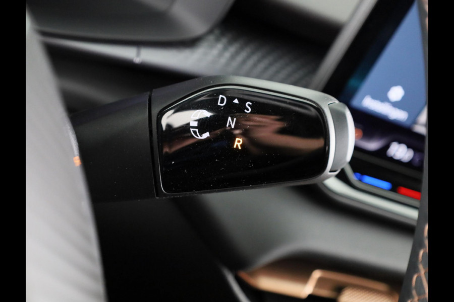 CUPRA Terramar 1.5 TSI e-Hybrid VZ Performance 272 pk Automaat (DSG) | Navigatie | Panoramadak | Parkeersensoren (Park assist) | Rondomzicht camera | Matrix LED koplampen | Lederen bekleding | Elektr. voorstoelen met geheugen |