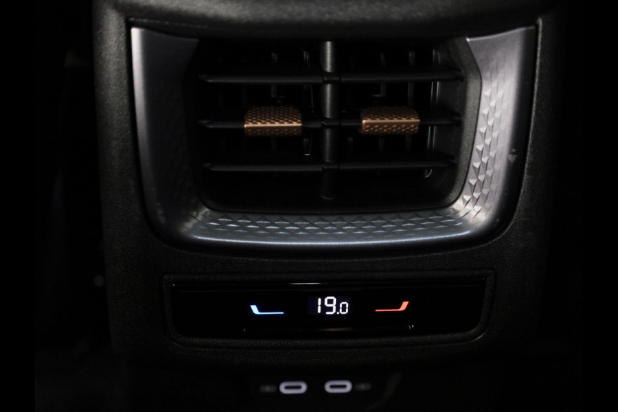 CUPRA Terramar 1.5 TSI e-Hybrid VZ Performance 272 pk Automaat (DSG) | Navigatie | Panoramadak | Parkeersensoren (Park assist) | Rondomzicht camera | Matrix LED koplampen | Lederen bekleding | Elektr. voorstoelen met geheugen |