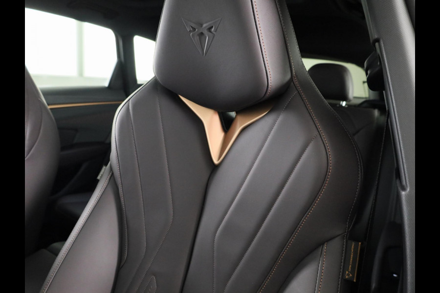 CUPRA Terramar 1.5 TSI e-Hybrid VZ Performance 272 pk Automaat (DSG) | Navigatie | Panoramadak | Parkeersensoren (Park assist) | Rondomzicht camera | Matrix LED koplampen | Lederen bekleding | Elektr. voorstoelen met geheugen |
