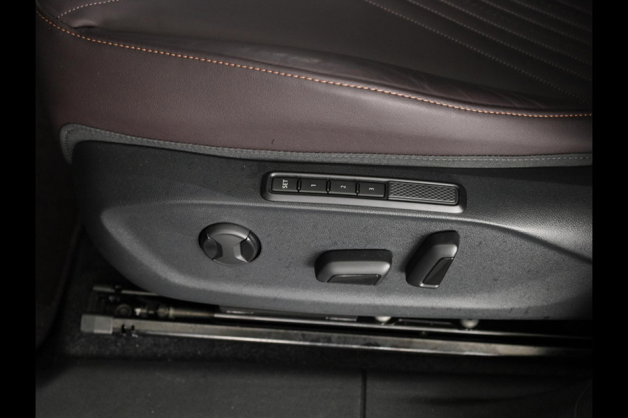 CUPRA Terramar 1.5 TSI e-Hybrid VZ Performance 272 pk Automaat (DSG) | Navigatie | Panoramadak | Parkeersensoren (Park assist) | Rondomzicht camera | Matrix LED koplampen | Lederen bekleding | Elektr. voorstoelen met geheugen |