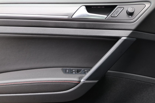Volkswagen Golf 2.0 TSI GTI TCR 290+PK AKRAPOVIC/VIRTUAL/SFEER/PANO/LEER+S.VERWARMING/CAM/19'LMV/ECC/12 MDN GARANTIE!