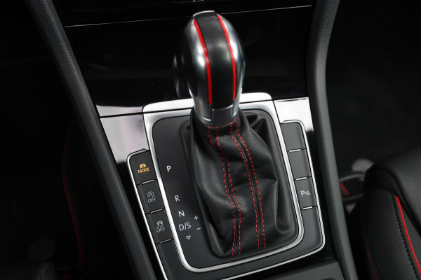 Volkswagen Golf 2.0 TSI GTI TCR 290+PK AKRAPOVIC/VIRTUAL/SFEER/PANO/LEER+S.VERWARMING/CAM/19'LMV/ECC/12 MDN GARANTIE!