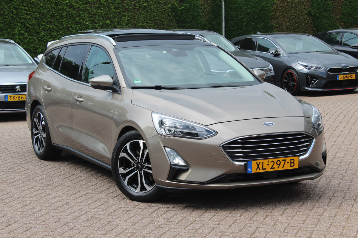 Ford FOCUS Wagon 1.0 EcoBoost Titanium Business / Trekhaak / Panoramadak / Camera / Head-up / B&O / 19'' / Keyless / Navigatie / Stuurverwarming / Dodehoek / DAB / Stoelverwarming / Cruise Control Ford FOCUS Wagon 1.0 EcoBoost Titanium Business / Trekhaak / Panoramadak / Camera / Head-up / B&O / 19'' / Keyless / Navigatie / Stuurverwarming / Dodehoek / DAB / Stoelverwarming / Cruise Control