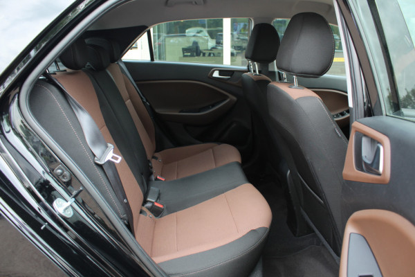 Hyundai i20 1.0 T-GDI Comfort / Trekhaak / Camera / Navigatie / Parkeerhulp achter / Cruise Control / Getint glas