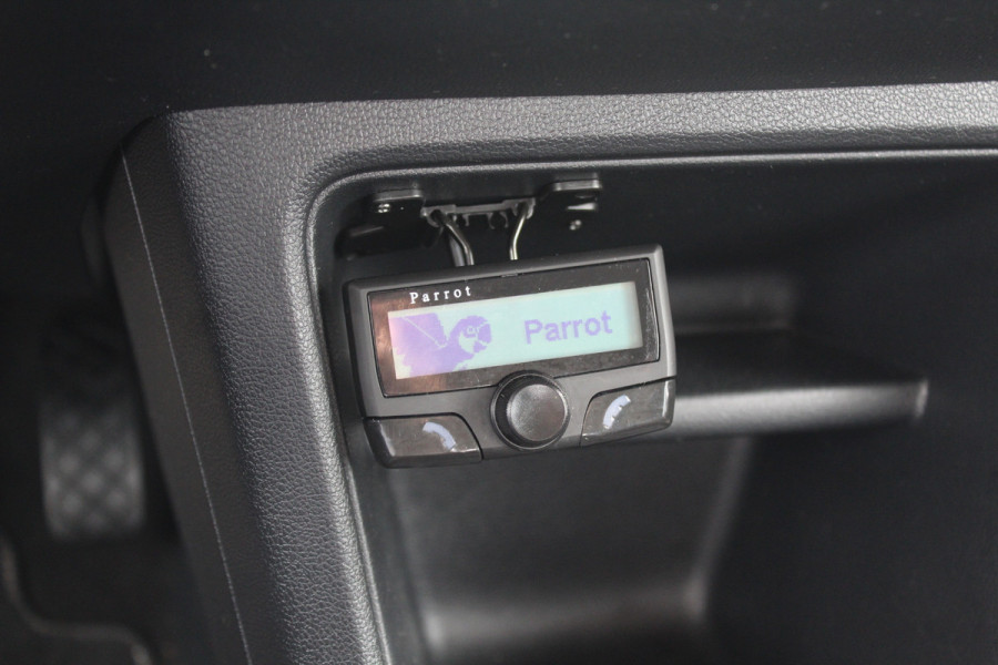 Volkswagen up! 1.0 BMT take up! / Airco / Radio / LED Dagrijverlichting / Elektr. ramen voor / Parrot