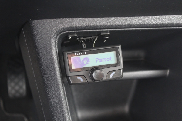 Volkswagen up! 1.0 BMT take up! / Airco / Radio / LED Dagrijverlichting / Elektr. ramen voor / Parrot