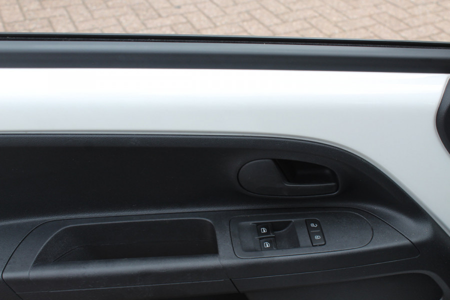 Volkswagen up! 1.0 BMT take up! / Airco / Radio / LED Dagrijverlichting / Elektr. ramen voor / Parrot