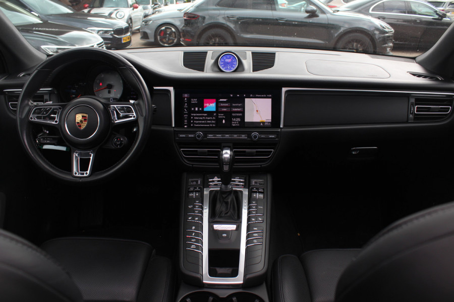 Porsche Macan 3.0 S / Trekhaak / Panoramadak / 360Camera / 21'' / Bose / Luchtvering / Stoelventilatie / Apple CarPlay / Sportstoelen / Stuurverwarming / Dodehoek / DAB / Stoelverwarming / Cruise Control