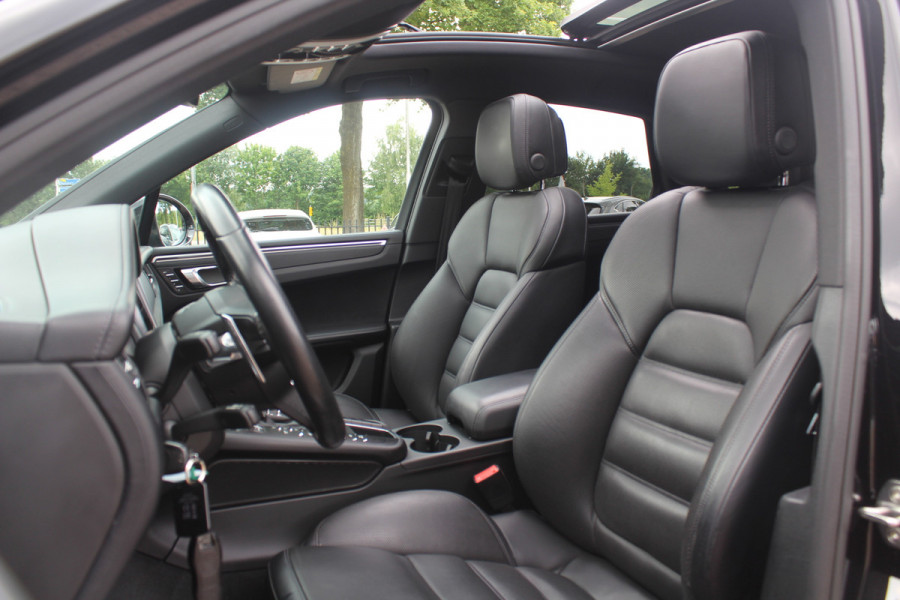 Porsche Macan 3.0 S / Trekhaak / Panoramadak / 360Camera / 21'' / Bose / Luchtvering / Stoelventilatie / Apple CarPlay / Sportstoelen / Stuurverwarming / Dodehoek / DAB / Stoelverwarming / Cruise Control