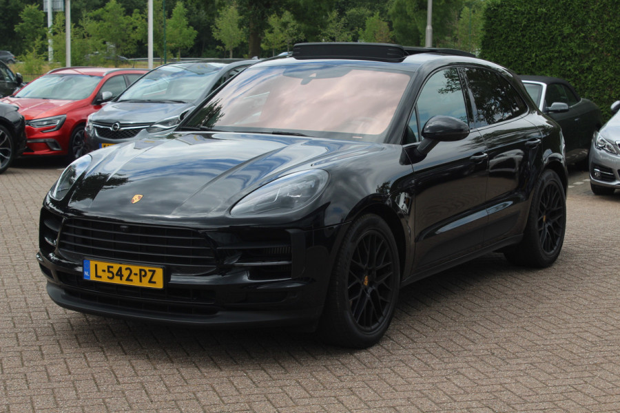 Porsche Macan 3.0 S / Trekhaak / Panoramadak / 360Camera / 21'' / Bose / Luchtvering / Stoelventilatie / Apple CarPlay / Sportstoelen / Stuurverwarming / Dodehoek / DAB / Stoelverwarming / Cruise Control