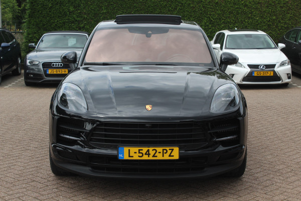 Porsche Macan 3.0 S / Trekhaak / Panoramadak / 360Camera / 21'' / Bose / Luchtvering / Stoelventilatie / Apple CarPlay / Sportstoelen / Stuurverwarming / Dodehoek / DAB / Stoelverwarming / Cruise Control