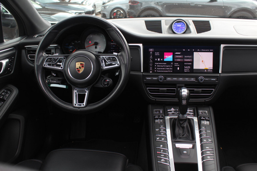 Porsche Macan 3.0 S / Trekhaak / Panoramadak / 360Camera / 21'' / Bose / Luchtvering / Stoelventilatie / Apple CarPlay / Sportstoelen / Stuurverwarming / Dodehoek / DAB / Stoelverwarming / Cruise Control