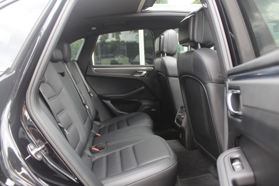 Porsche Macan 3.0 S / Trekhaak / Panoramadak / 360Camera / 21'' / Bose / Luchtvering / Stoelventilatie / Apple CarPlay / Sportstoelen / Stuurverwarming / Dodehoek / DAB / Stoelverwarming / Cruise Control