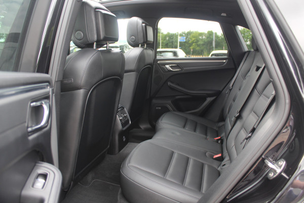 Porsche Macan 3.0 S / Trekhaak / Panoramadak / 360Camera / 21'' / Bose / Luchtvering / Stoelventilatie / Apple CarPlay / Sportstoelen / Stuurverwarming / Dodehoek / DAB / Stoelverwarming / Cruise Control