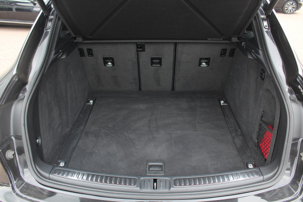 Porsche Macan 3.0 S / Trekhaak / Panoramadak / 360Camera / 21'' / Bose / Luchtvering / Stoelventilatie / Apple CarPlay / Sportstoelen / Stuurverwarming / Dodehoek / DAB / Stoelverwarming / Cruise Control