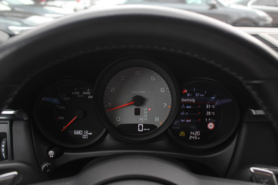 Porsche Macan 3.0 S / Trekhaak / Panoramadak / 360Camera / 21'' / Bose / Luchtvering / Stoelventilatie / Apple CarPlay / Sportstoelen / Stuurverwarming / Dodehoek / DAB / Stoelverwarming / Cruise Control