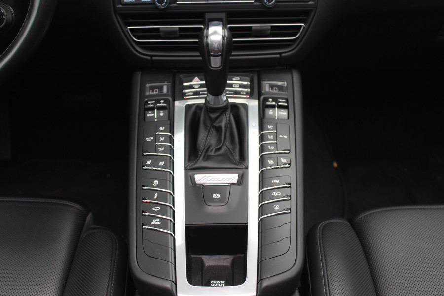 Porsche Macan 3.0 S / Trekhaak / Panoramadak / 360Camera / 21'' / Bose / Luchtvering / Stoelventilatie / Apple CarPlay / Sportstoelen / Stuurverwarming / Dodehoek / DAB / Stoelverwarming / Cruise Control