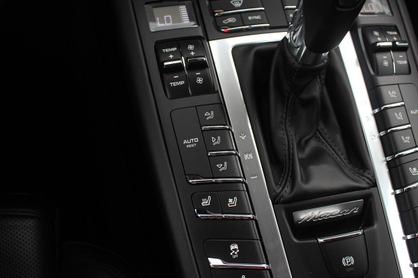 Porsche Macan 3.0 S / Trekhaak / Panoramadak / 360Camera / 21'' / Bose / Luchtvering / Stoelventilatie / Apple CarPlay / Sportstoelen / Stuurverwarming / Dodehoek / DAB / Stoelverwarming / Cruise Control