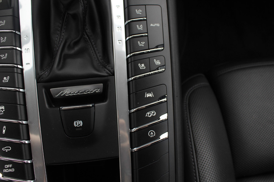 Porsche Macan 3.0 S / Trekhaak / Panoramadak / 360Camera / 21'' / Bose / Luchtvering / Stoelventilatie / Apple CarPlay / Sportstoelen / Stuurverwarming / Dodehoek / DAB / Stoelverwarming / Cruise Control