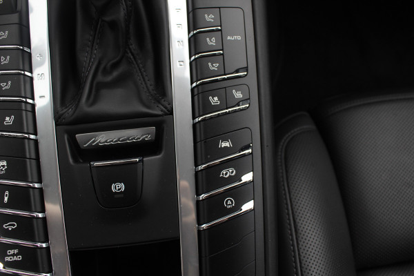 Porsche Macan 3.0 S / Trekhaak / Panoramadak / 360Camera / 21'' / Bose / Luchtvering / Stoelventilatie / Apple CarPlay / Sportstoelen / Stuurverwarming / Dodehoek / DAB / Stoelverwarming / Cruise Control