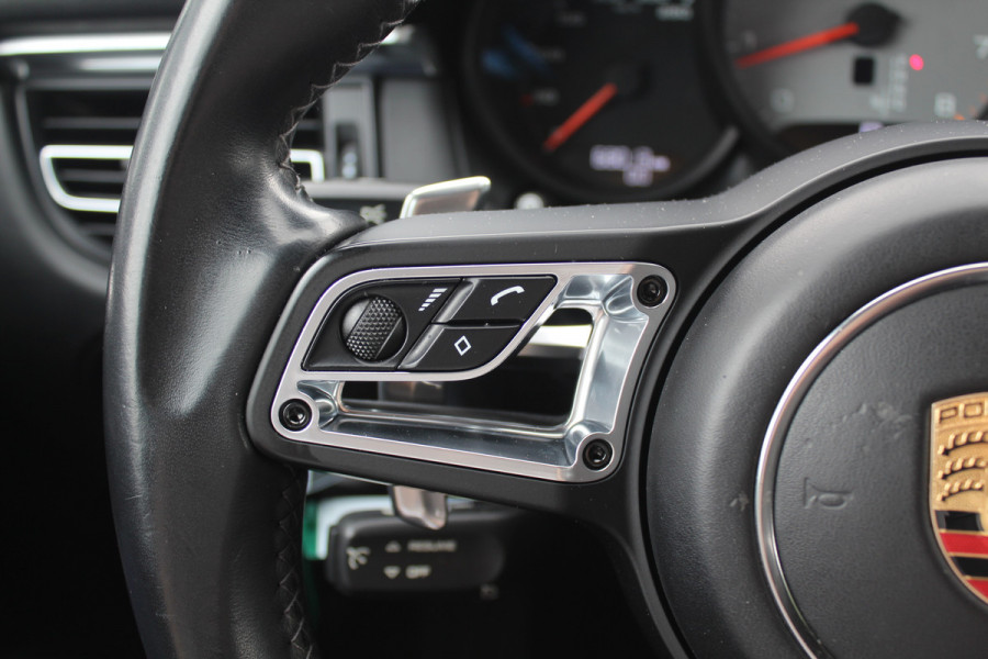 Porsche Macan 3.0 S / Trekhaak / Panoramadak / 360Camera / 21'' / Bose / Luchtvering / Stoelventilatie / Apple CarPlay / Sportstoelen / Stuurverwarming / Dodehoek / DAB / Stoelverwarming / Cruise Control
