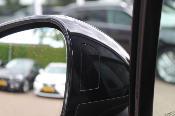 Porsche Macan 3.0 S / Trekhaak / Panoramadak / 360Camera / 21'' / Bose / Luchtvering / Stoelventilatie / Apple CarPlay / Sportstoelen / Stuurverwarming / Dodehoek / DAB / Stoelverwarming / Cruise Control