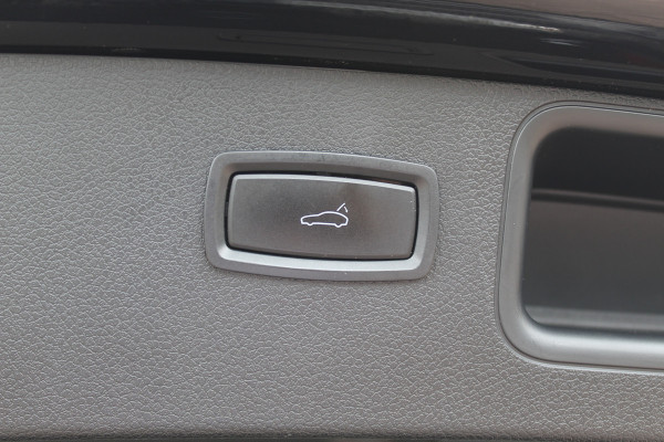 Porsche Macan 3.0 S / Trekhaak / Panoramadak / 360Camera / 21'' / Bose / Luchtvering / Stoelventilatie / Apple CarPlay / Sportstoelen / Stuurverwarming / Dodehoek / DAB / Stoelverwarming / Cruise Control