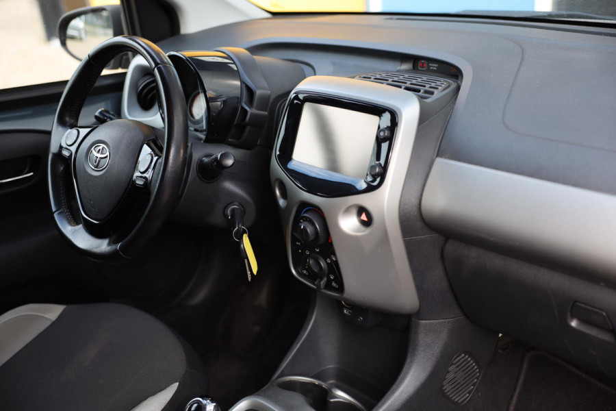 Toyota Aygo 1.0 VVT-i x-sport / AUT / NAP / Eerste Eigenaar / Camera / F1 Flippers / Airco / 5 Deurs / Allu Velgen